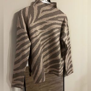 T TAHARI TAUPE & GREY MOCK NECK ZEBRA SWEATER
